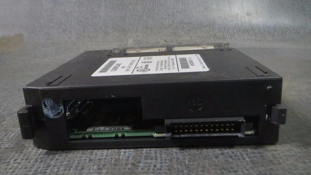 Used (1) GE FANUC INPUT MODULE 24 VDC 16 PT POS/NEG MODEL: IC693MDL645E