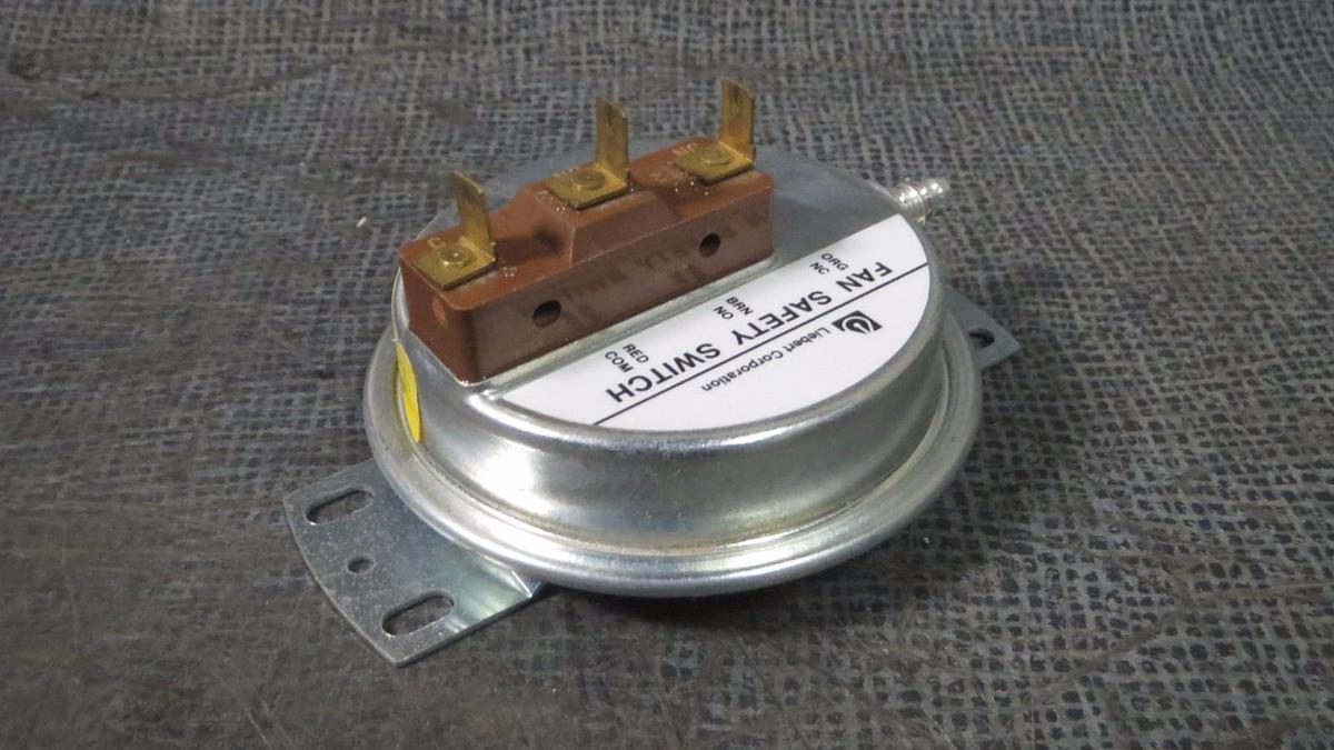 Used TRIDELTA LIEBERT FAN SAFETY SWITCH 15 AMP TO 277 VAC  MODEL: FP4022