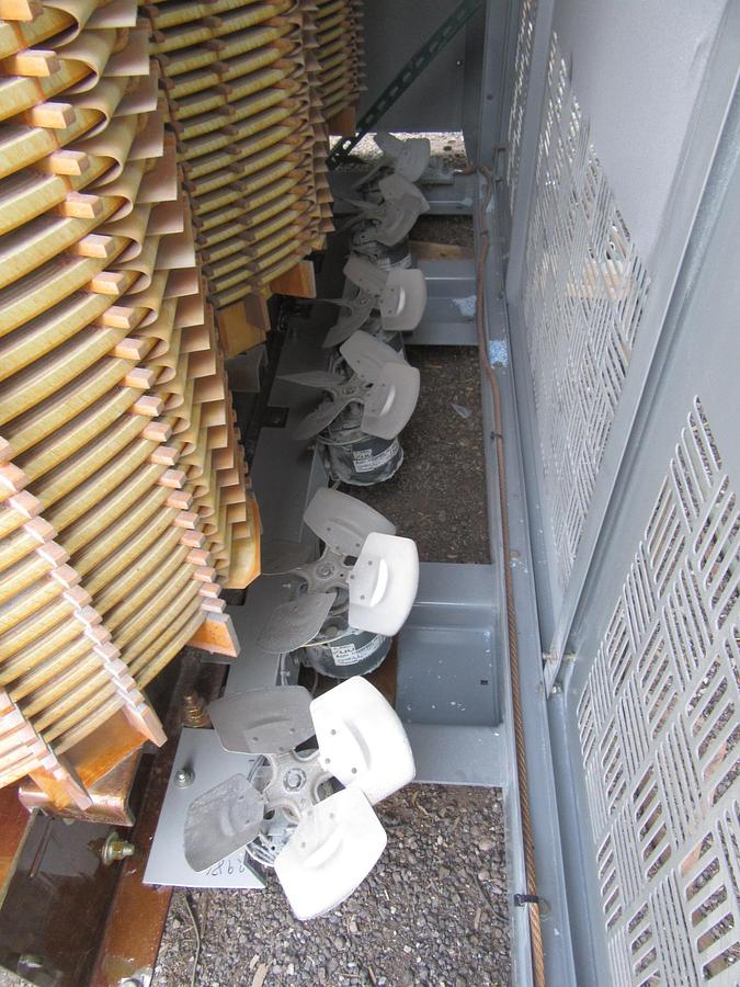 Used 2500 / 3333 KVA SQUARE D TRANSFORMER SUBSTATION INSULATED HV 12470 LV 480