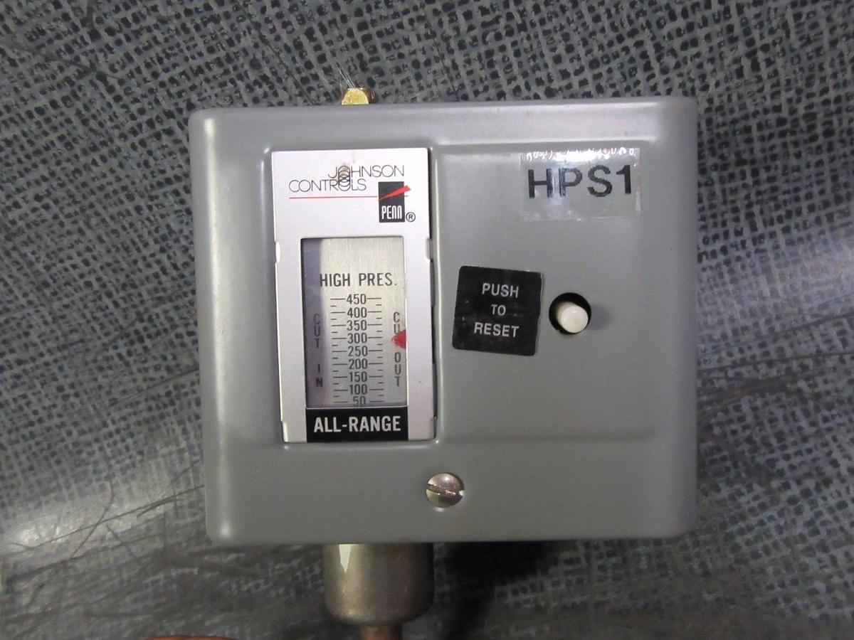 (1) P70KA-01 JOHNSON CONTROLS PENN VALVE 50-450 PSIG P70KA-1