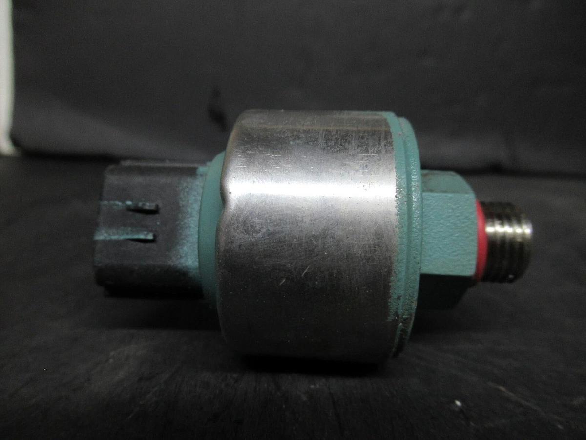 Used YORK DANFOSS PRESSURE TRANSDUCER 025-28678-112 P459-5067-74S *NO RATING*