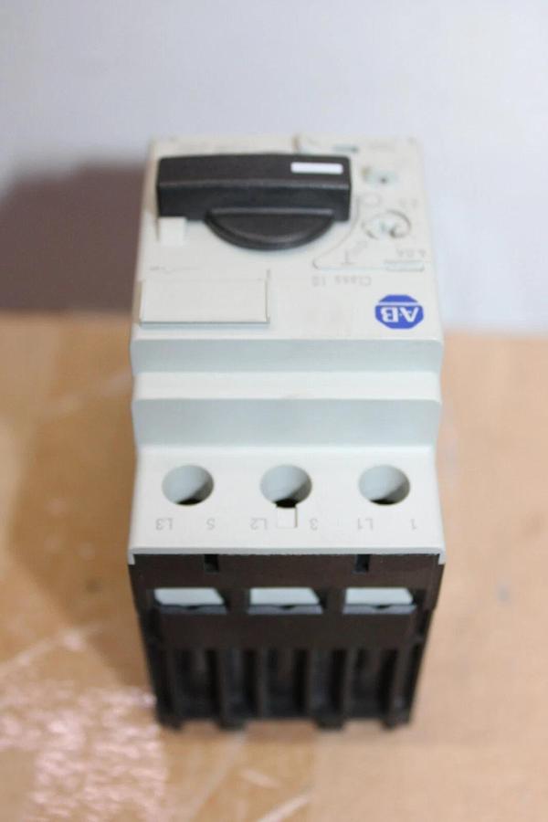 Used ALLEN BRADLEY MANUAL MOTOR STARTER 140M-D8E-B40 600 VAC 4 AMP 3 HP 3-PHASE