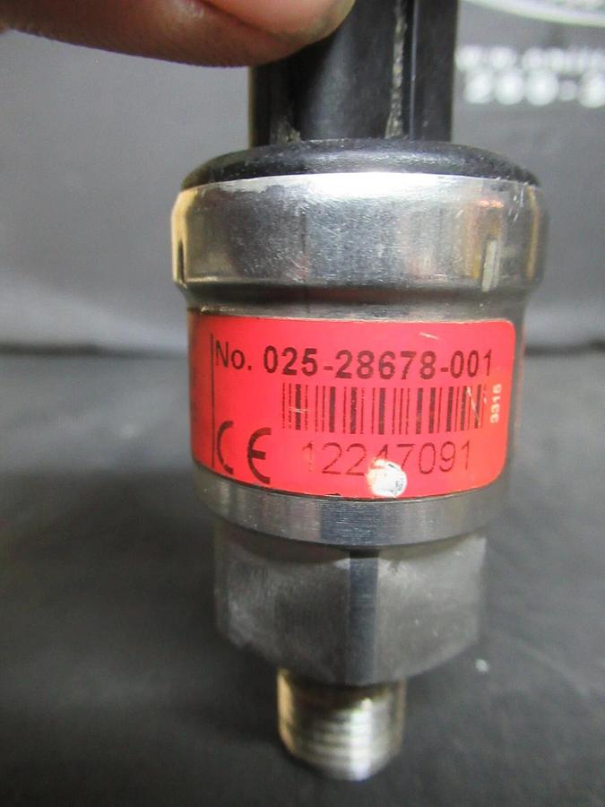 Used YORK PRESSURE TRANSDUCER 0225-28678 AKS-32R 060G1485 5 VDC 300 PSIS