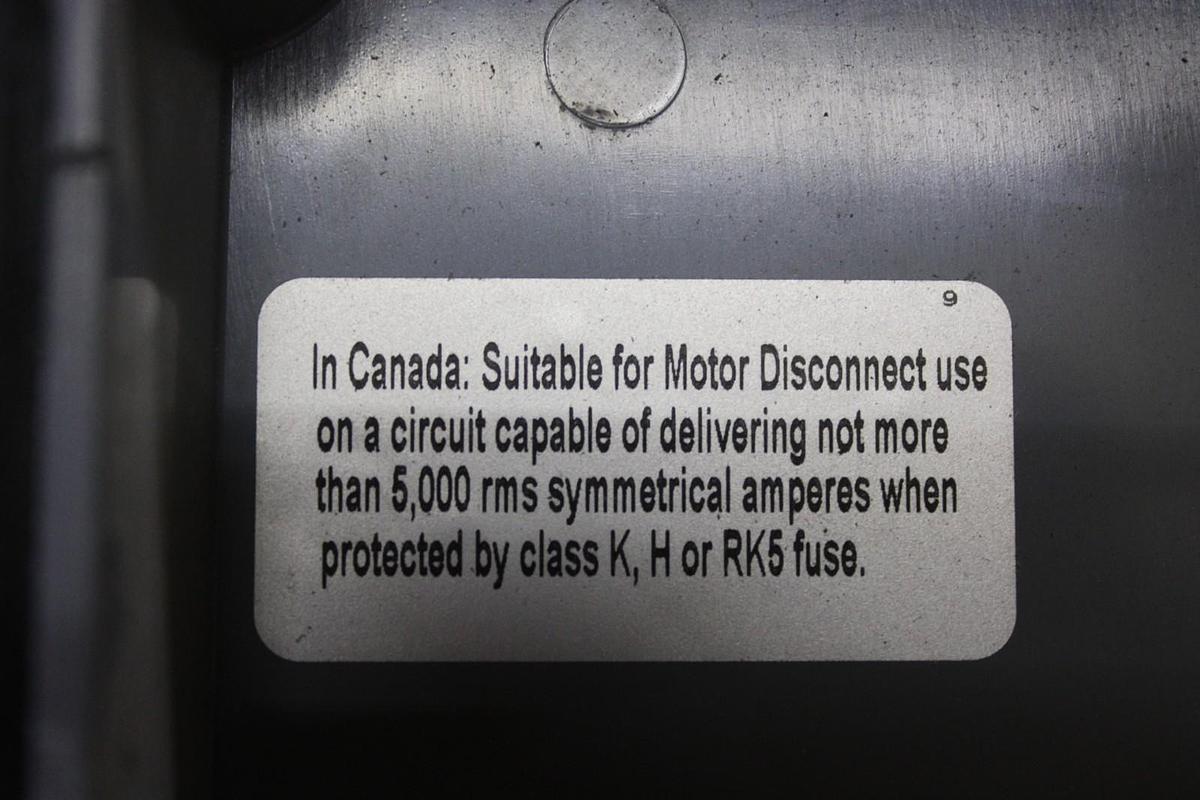 Used HUBBELL SAFETY DISCONNECT ENCLOSURE HBDLS10AC 100 AMP 600 VAC W/ HBDL60100RS