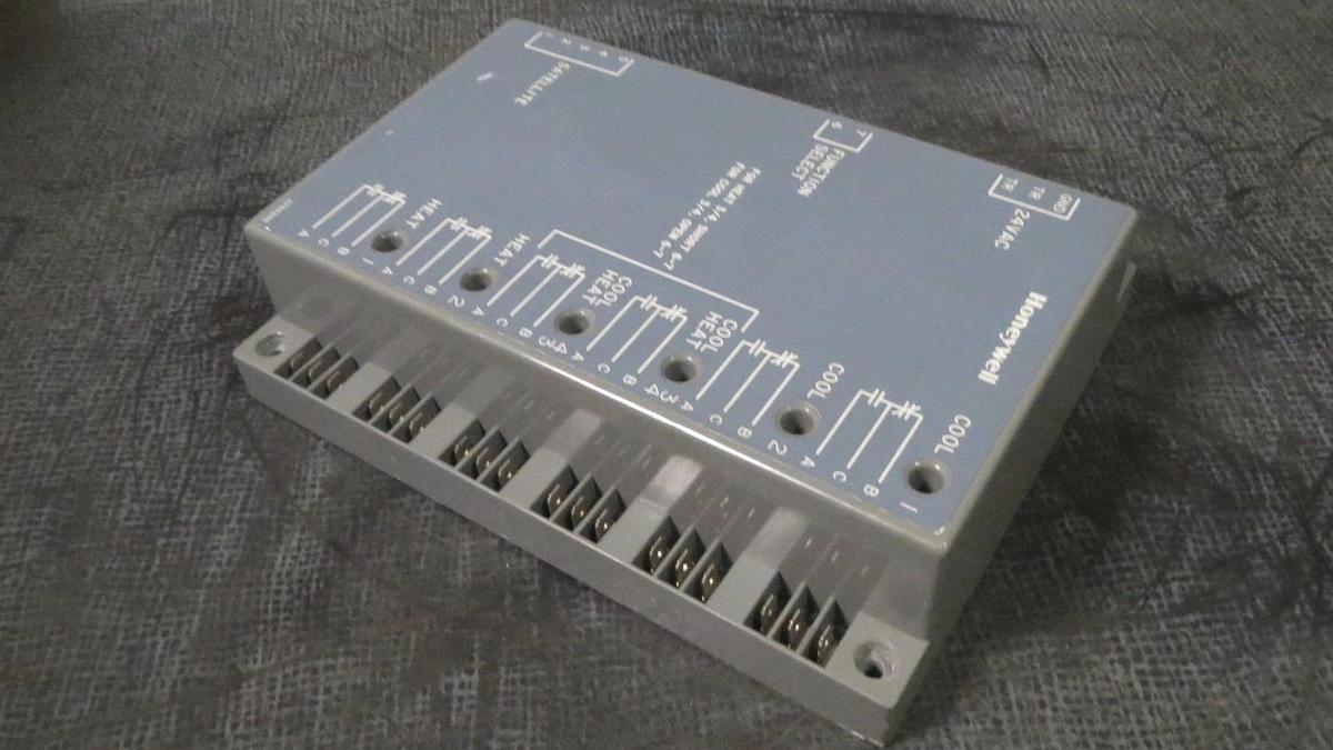 Used HONEYWELL CLASS 2 6 STAGE SAT SEQUENCER CONTROL MODEL: W7101A1003 **WARRANTY**