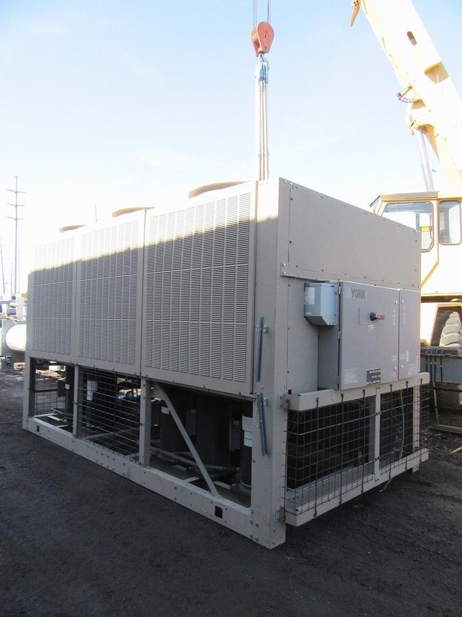 Used YORK 100 TON AIR COOLED CHILLER 460 VOLT YCAL104 LOW HOURS  GREAT CONDITION