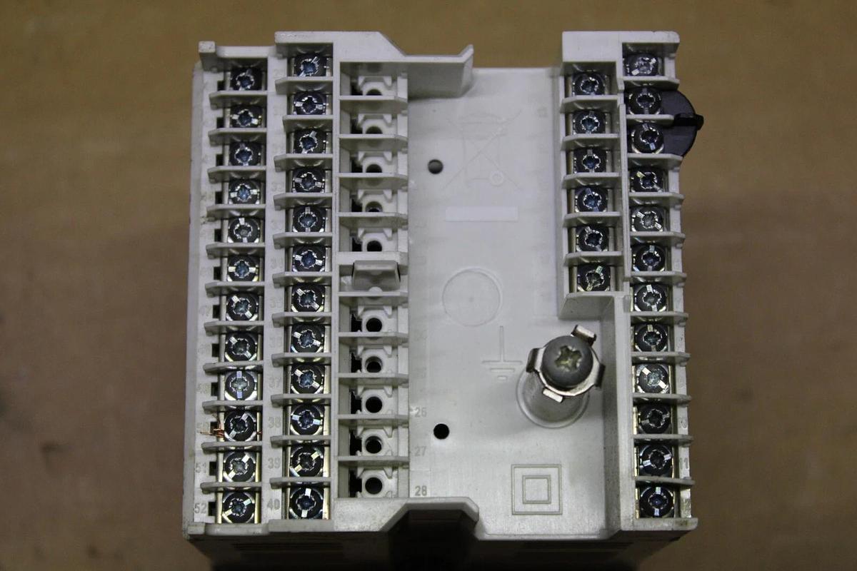 Used ABB CONTROLMASTER CM39 CONTROLLER CM30/2S0U0E0/STD 240 VAC 10 WATT