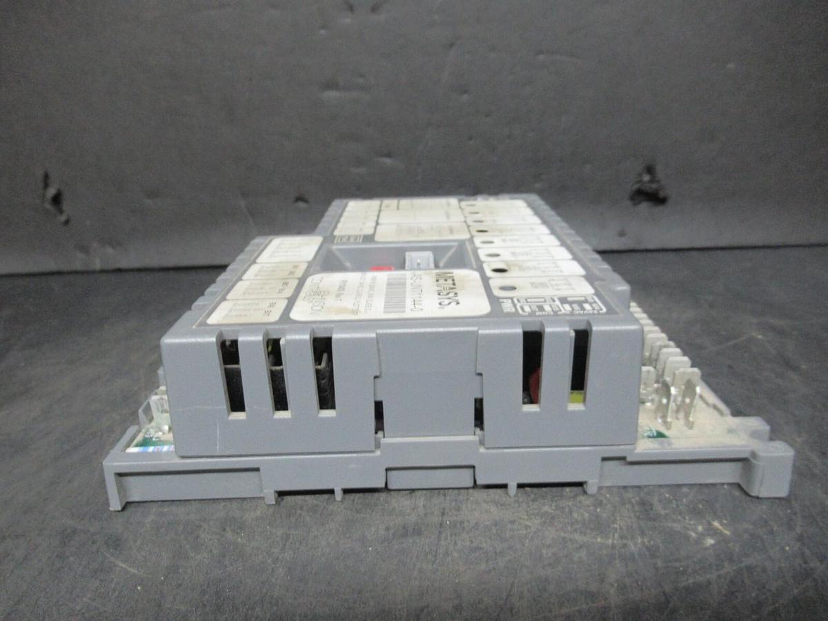 Used JOHNSON CONTROLS METASYS UNITARY CONTROLLER AS-UNT-1144-0 24 VAC 8 VA CLASS 2