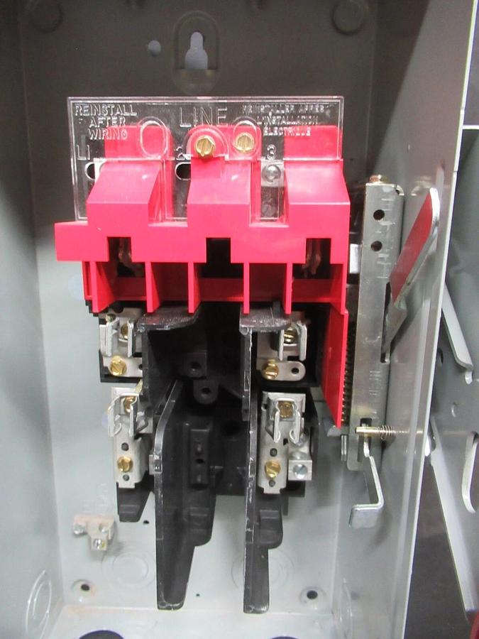 Used EATON HEAVY DUTY SAFETY DISCONNECT DH221FRK 240 VAC 30 AMP 7.5 HP 2-POLE TYPE 3R