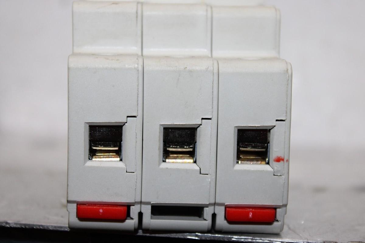 Used LITTELFUSE POWER-SAFE FUSE HOLDER LPSC-CH 3-POLE 600 VOLT 30 AMP CLASS CC