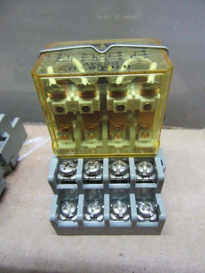 Used LOT OF 2 IDEC RELAY RH4B-U 24 VDC W/ SH4B-05 BASE 10 AMP 300 VOLT