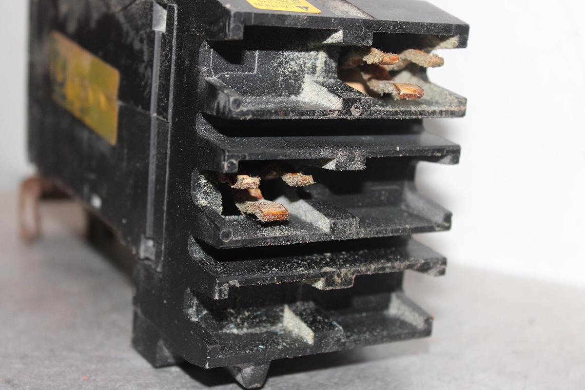 Used SQUARE D I-LINE CIRCUIT BREAKER FH26020BC SERIES 2 20 AMP 600 VAC 2-POLE