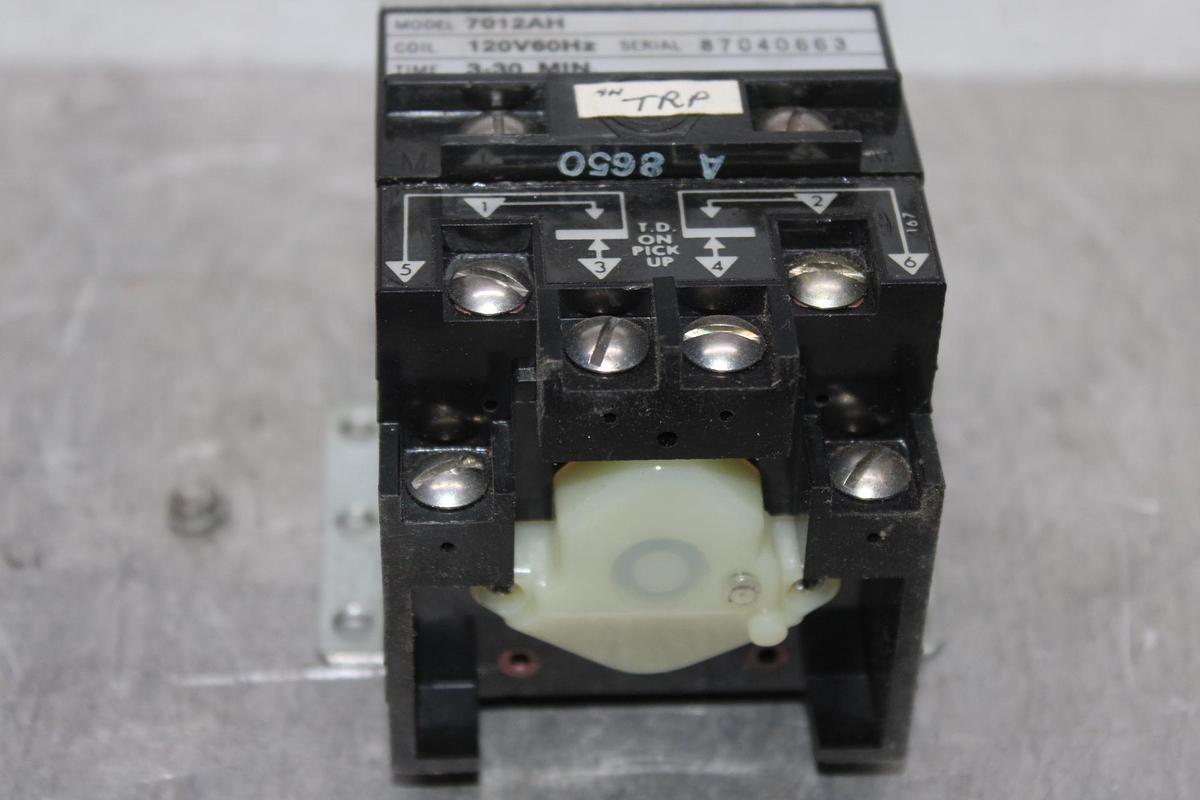 Used AGASTAT TIME DELAY RELAY 7012AK 120 VOLT 1-300 SECOND DELAY