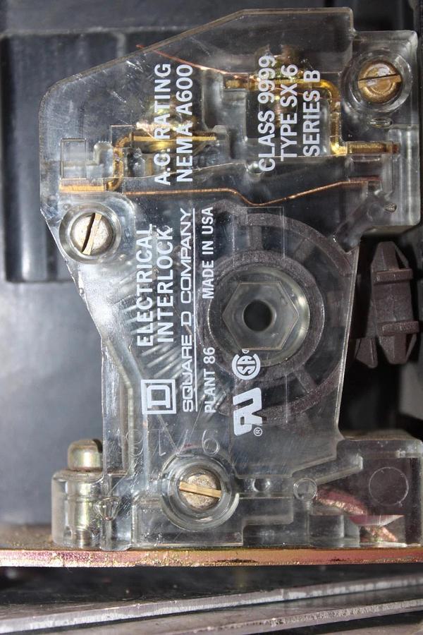 Used SQUARE D NEMA CONTACTOR 8502SF02 NEMA 4 600 VOLT 135 AMP 100 HP COIL: 120 VOLT