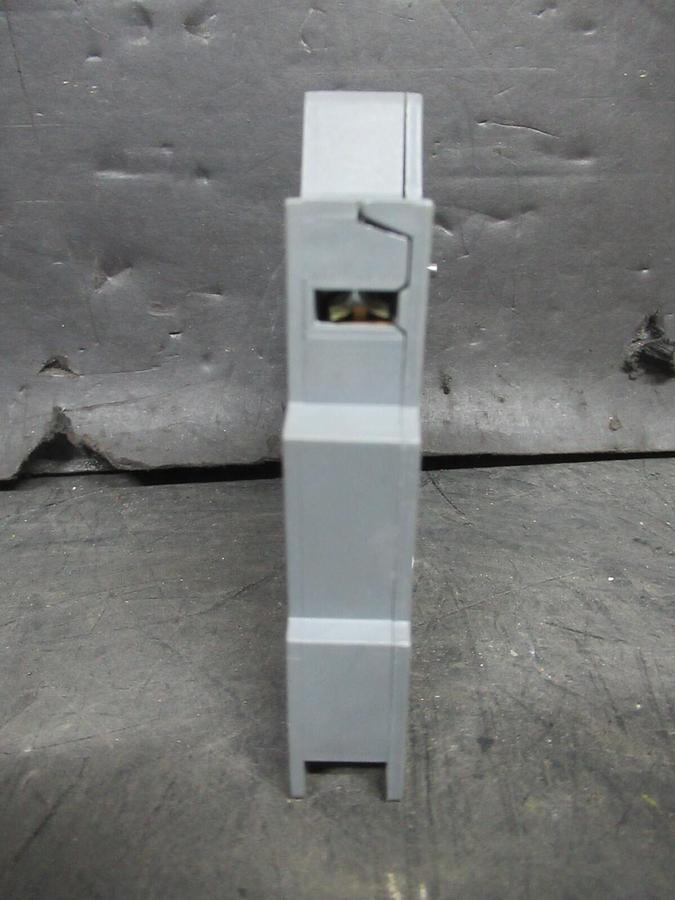 Used ABB MECHANICAL INTERLOCK / AUXILLIARY CONTACT VE5-2 600 VOLT 16 AMP A600