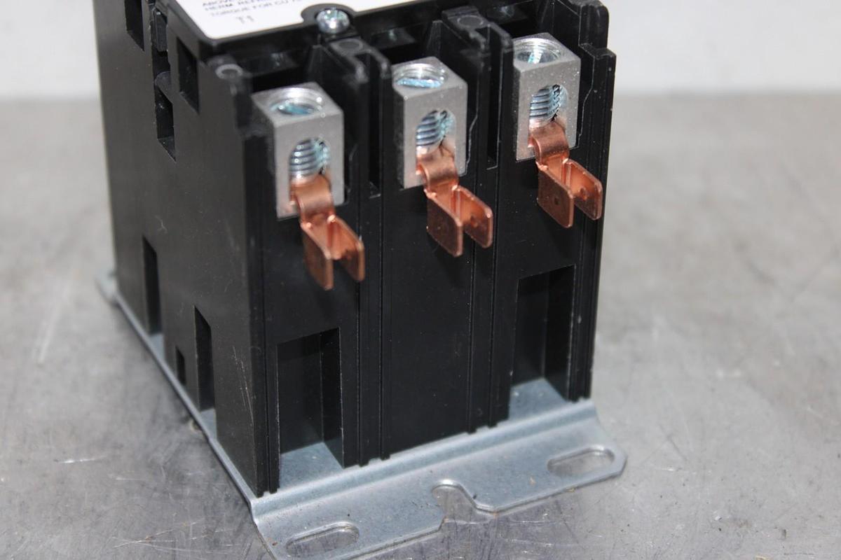 Used SF CONTACTOR SFCTR3P40A120VL 40 AMP 600 VAC 3-POLE 25 HP COIL: 120 VAC