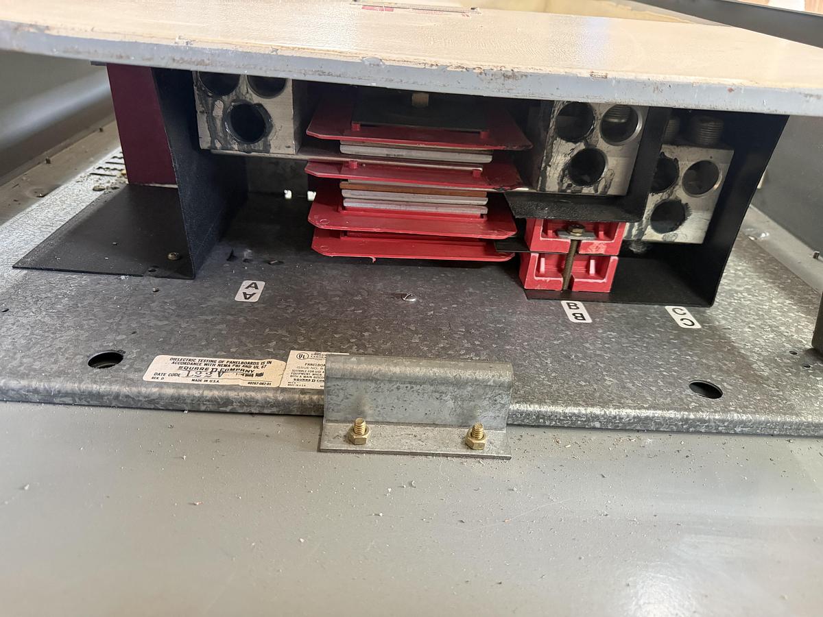 Used SQUARE D I-LINE HCW PANELBOARD 800 AMP 600 VAC TYPE 1 3-PHASE 42-SLOT HC4268DB