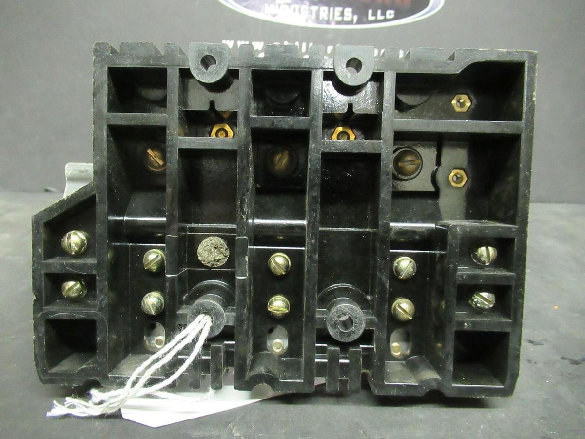 Used ALLEN BRADLEY DISCONNECT SWITCH 40021-58-02 600 VAC W/ X-401978 30 AMPS 600 VAC