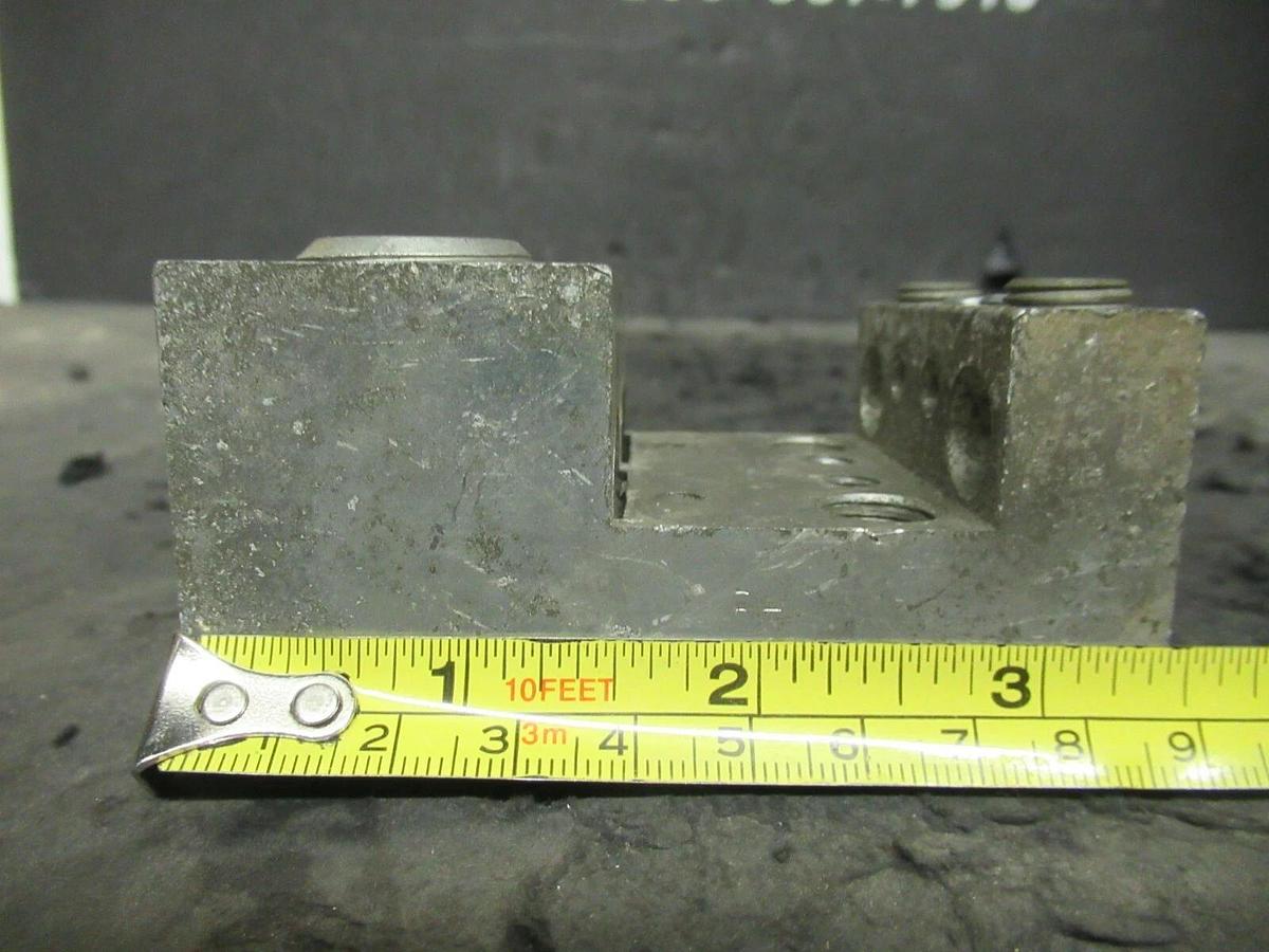 Used USD 5207-03 MECHANICAL DISTRIBUTION CONNECTOR TERMINAL LUG SET 600MCM - #14 WIRE