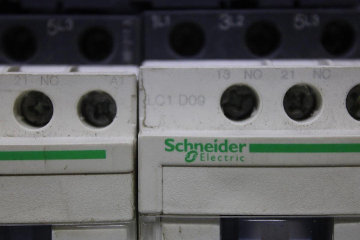 Used SCHNEIDER REVERSING STARTER LC1D09 600V 25A 7.5HP 3-PHASE 3-POLE W/ LRD08