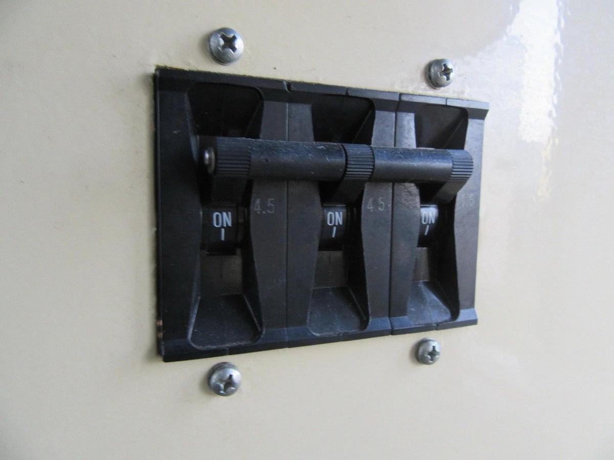 Used 40KW DIESEL GENERATOR KOHLER 120/240 V JOHN DEERE ENCLOSED VIDEO WE SHIP 40 KW