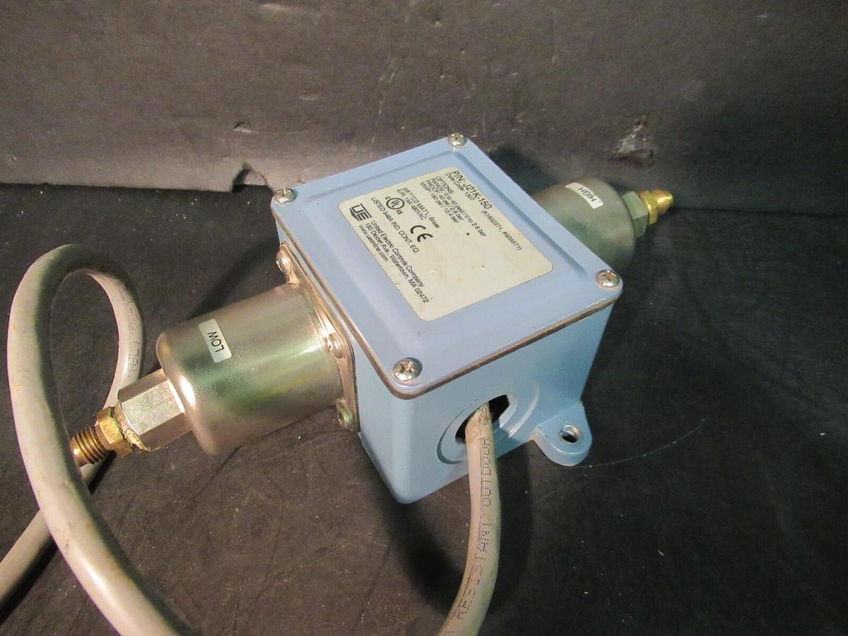Used UNITED ELECTRIC BRASS PRESSURE SWITCH 40-180 PSI 15 AMP 480 VAC 0-40 PSID