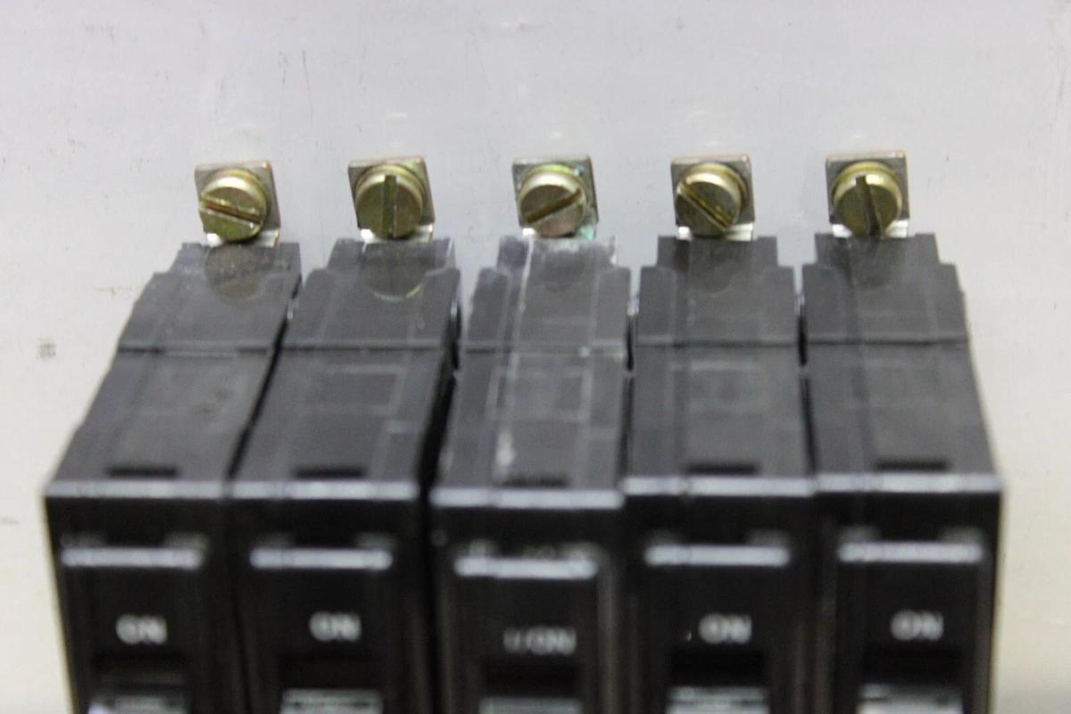 Used LOT OF 5 SQUARE D BREAKERS QOB QOB1020 SINGLE POLE 20 AMP **WARRANTY INCLUDED**