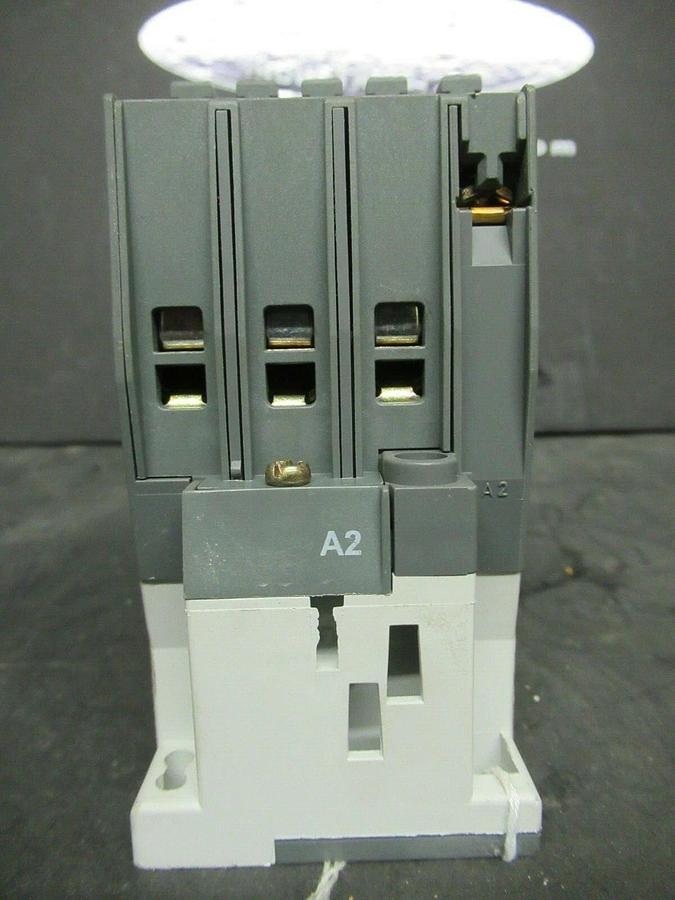 Used YORK IEC AC-1 CONTACTOR 024-31818-000 600 VAC 50 AMP 30 HP 120 VOLT COIL