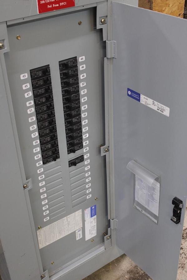 Used GENERAL ELECTRIC SERVICE PANELBOARD AB43B 225 AMP 208Y/120V 3-PHASE NEMA 1