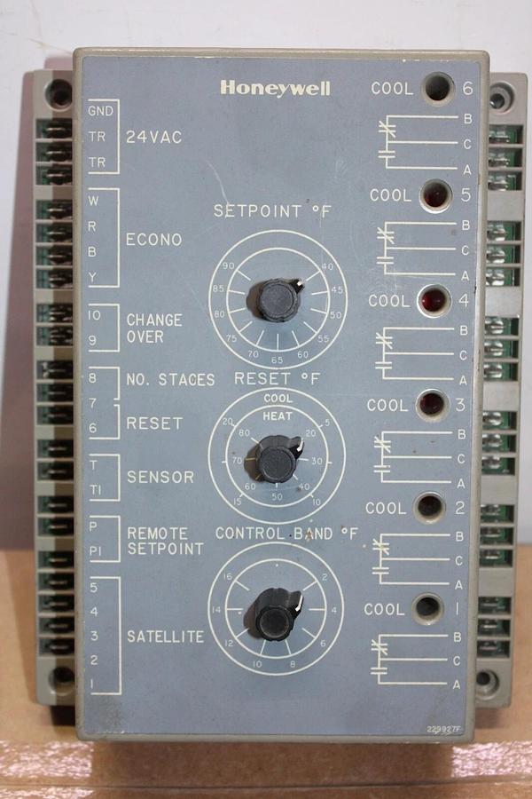 Used HONEYWELL CHILLER CONTROL MODULE 13650306-00 W7900A1014 229927F 24 VOLT 12 VA