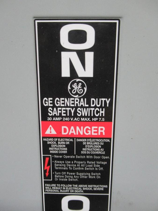 NEW IN BOX GE SAFETY SWITCH TGN3321 30 AMP 240 VAC 7.5 HP 3-POLE TYPE 1 ENCL.
