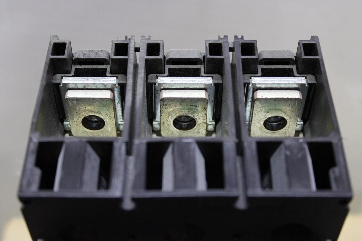 Used SQUARE D POWERPACT BREAKER JGL36225 225 AMP 3-POLE 600 VAC JG-250