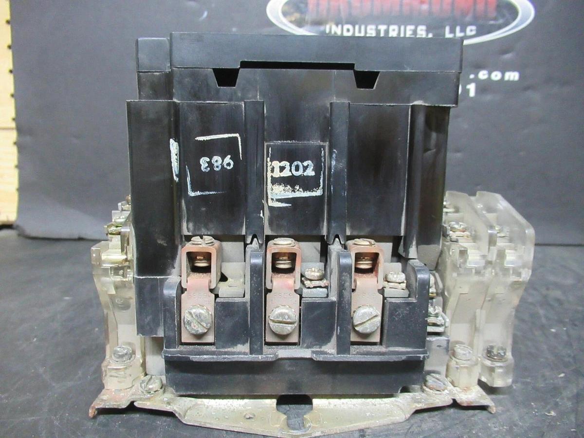 Used SQUARE D NEMA 2 STARTER 8536SD01 W/ OVERLOAD RELAY 600 VAC 25 HP 3-PHASE