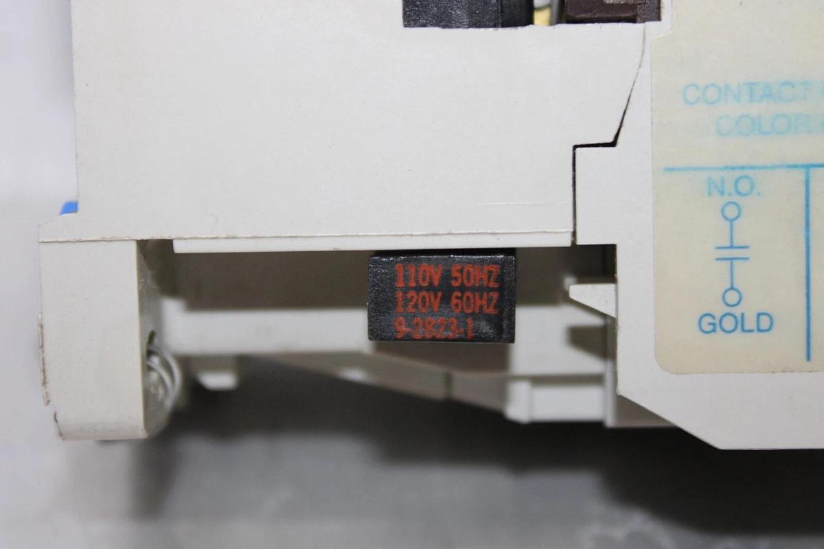 Used CUTLER HAMMER CONTACTOR D15CR31 10 AMP 600 VAC W/ C320TP2 TIME DELAY RELAY