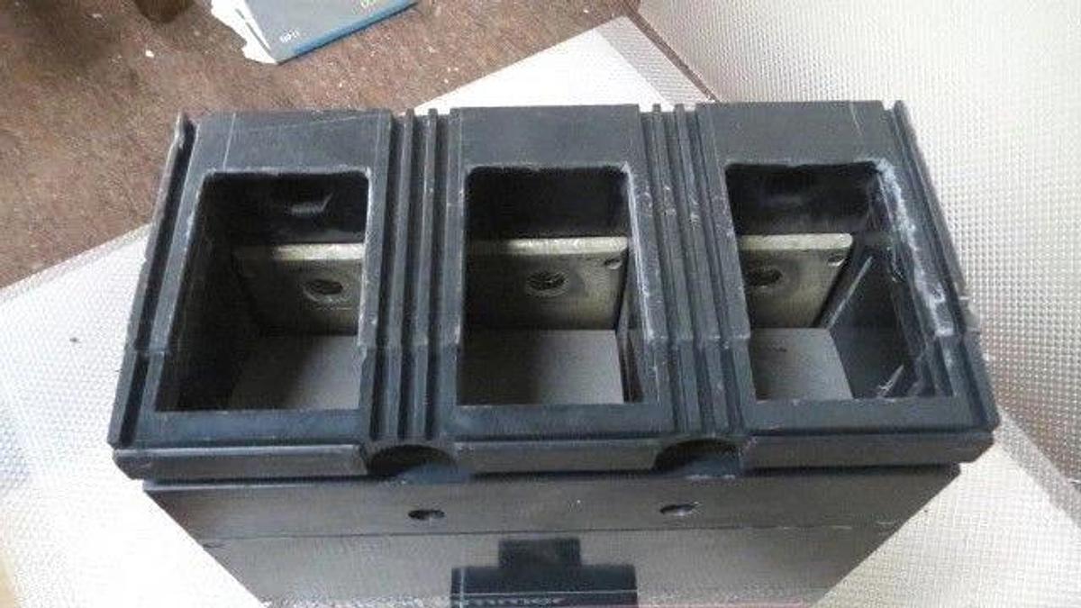 Used CUTLER HAMMER MOLDED CASE MS36080YA 800 AMP 600 VAC 3 POLE MS-Y