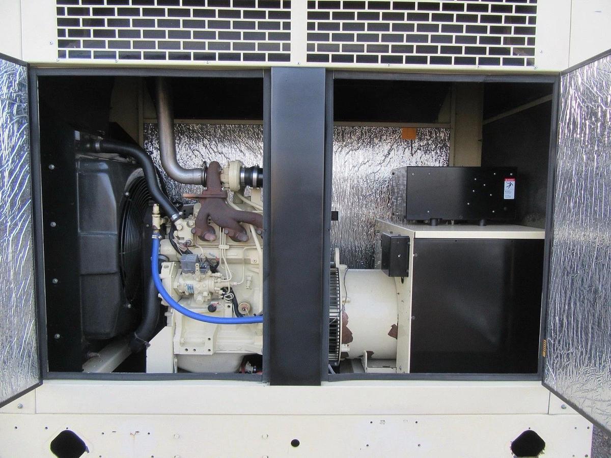 Used 40KW DIESEL GENERATOR KOHLER 120/240 V JOHN DEERE ENCLOSED VIDEO WE SHIP 40 KW