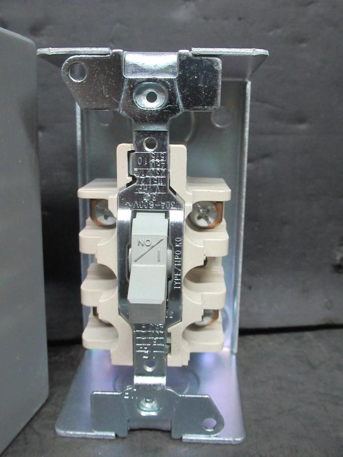 NEW SURPLUS SQUARE D FHP MANUAL MOTOR STARTER 2510KG1 ENCLOSURE TYPE 1 10 HP