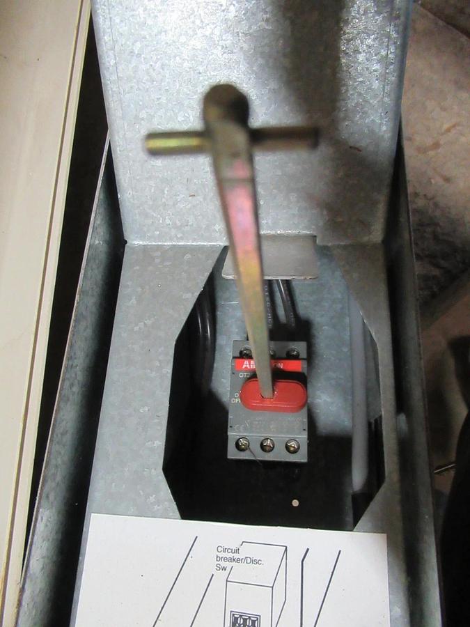 Used ABB VARIABLE SPEED DRIVE ACH401C00932 W/ BYPASS 7.5HP 3PHASE 480V 14.8A TYPE 1