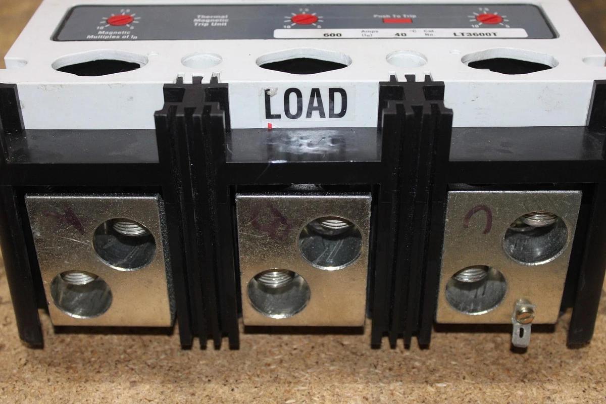 Used CUTLER-HAMMER CIRCUIT BREAKER LD3600F 600 AMP 3-POLE 600 VAC *WARRANTY*
