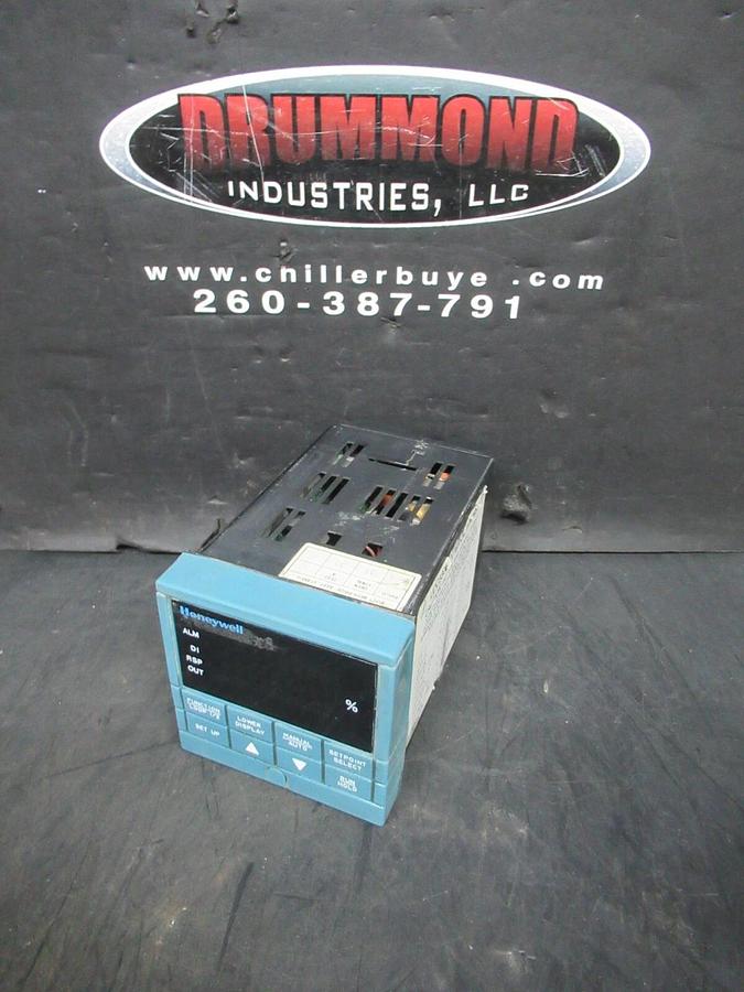 Used HONEYWELL BURNER CONTROL KEYBOARD DISPLAY UDC3300 DC330B-C0-003-21-000000-00-0