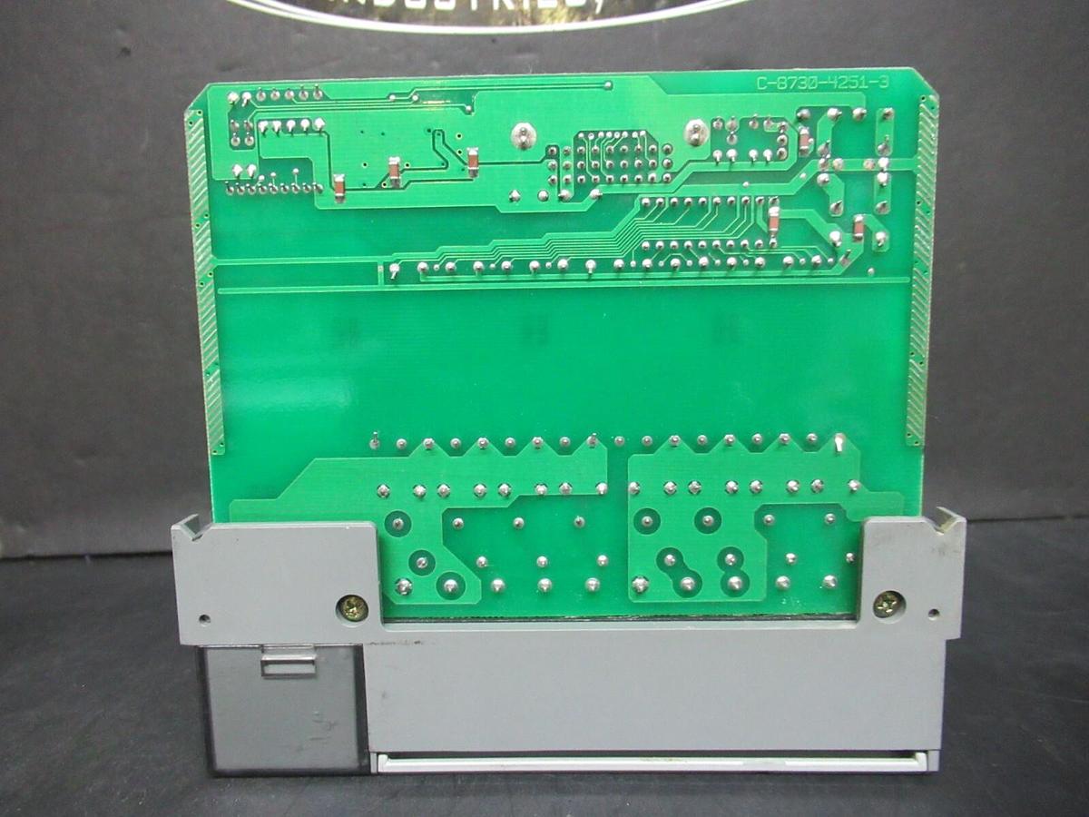 Used ALLEN BRADLEY SLC-500 OUTPUT MODULE 1746-OA8 SER. A 1 AMP 240 VAC C-8730-4251