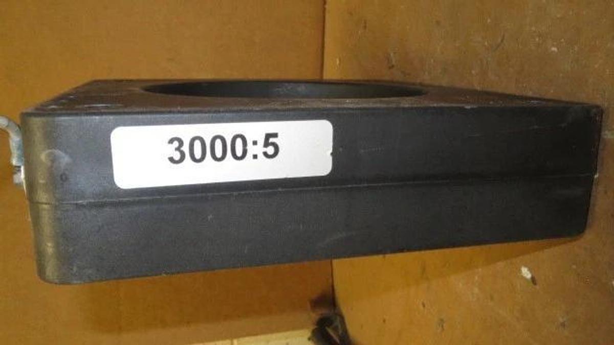 Used SQUARE D CURRENT TRANSFORMER 25-400 HZ, 600 VOLTS, 10KV BIL, RATIO 3000:5