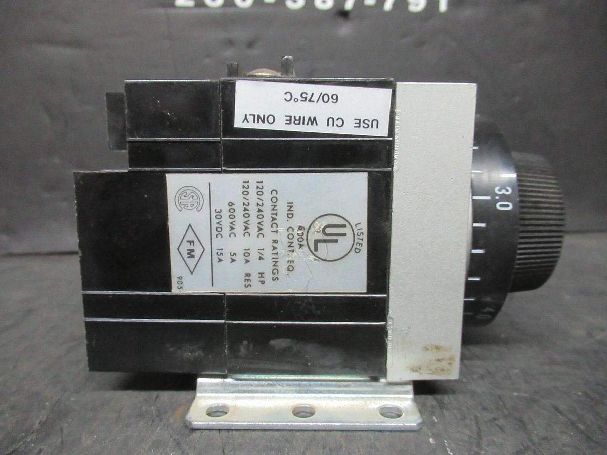 Used AGASTAT TIME DELAY RELAY 0.5-5 SECONDS 7012AB 120 VOLT VOIL 600 VAC 10 AMP