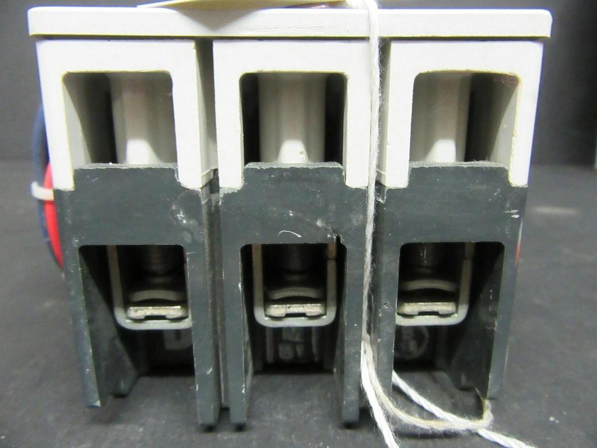 Used 15 AMP ALLEN BRADLEY BREAKER 140M-H8P-C15 3 POLE 480 VAC **WARRANTY INCLUDED**