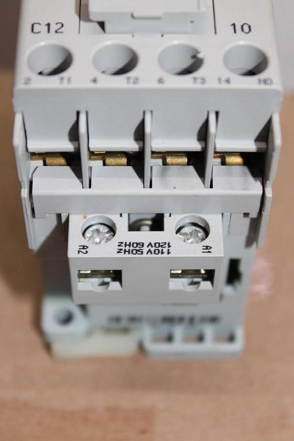 Used ALLEN BRADLEY CONTACTOR 100-C12*10 600 VAC 25 AMP 10 HP COIL: 120 VAC