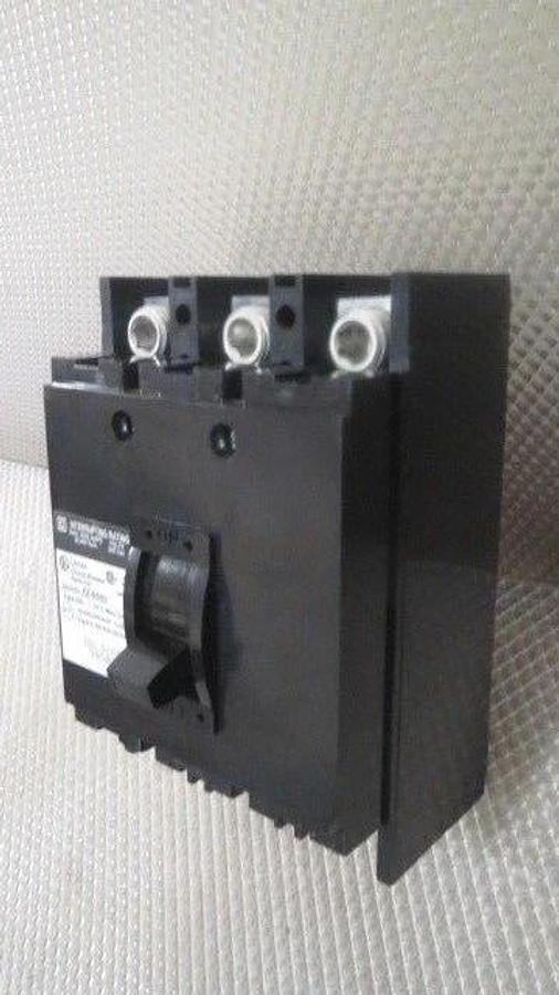 Used SQUARE D BREAKER 225 AMP 240 VAC 3 POLE MODEL Q2L3225H **WARRANTY INCLUDED**