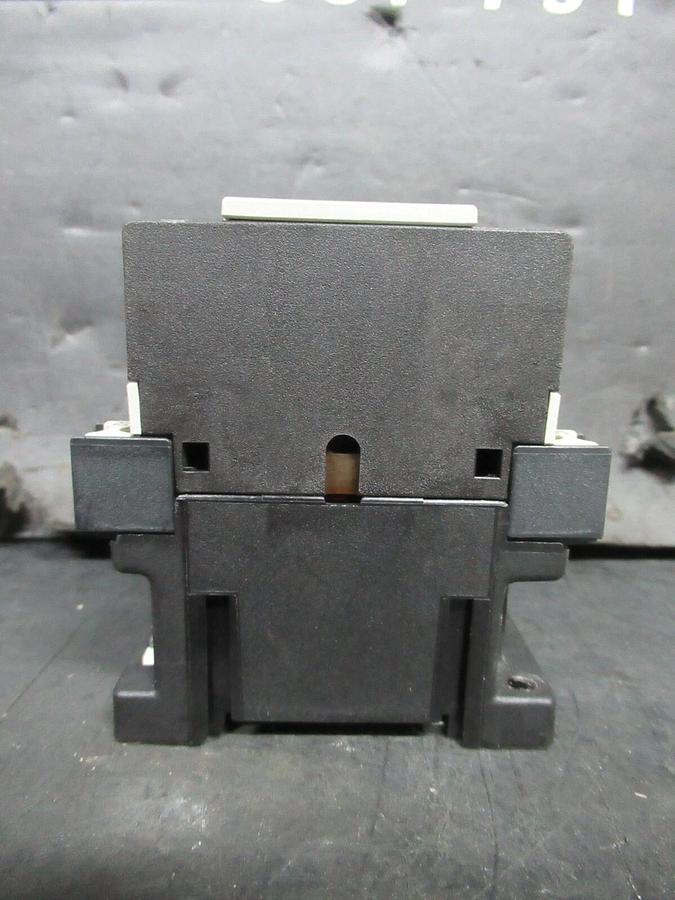 Used KLOCKNER-MOELLER CONTACTOR DIL-R-22-D 600 VAC 15 AMP COIL: 110/120 VOLT