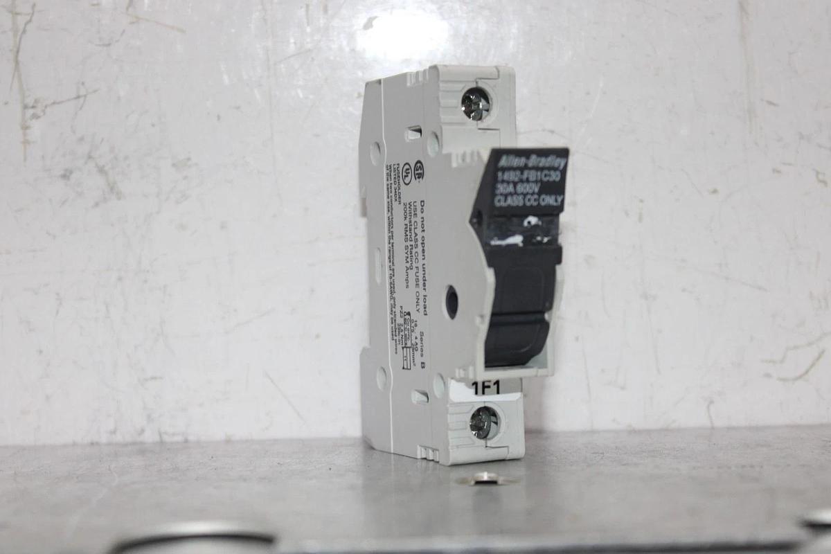 Used ALLEN-BRADLEY FUSE HOLDER 1492-FB1C30 30 AMP 600 VOLT **WARRANTY INCLUDED**