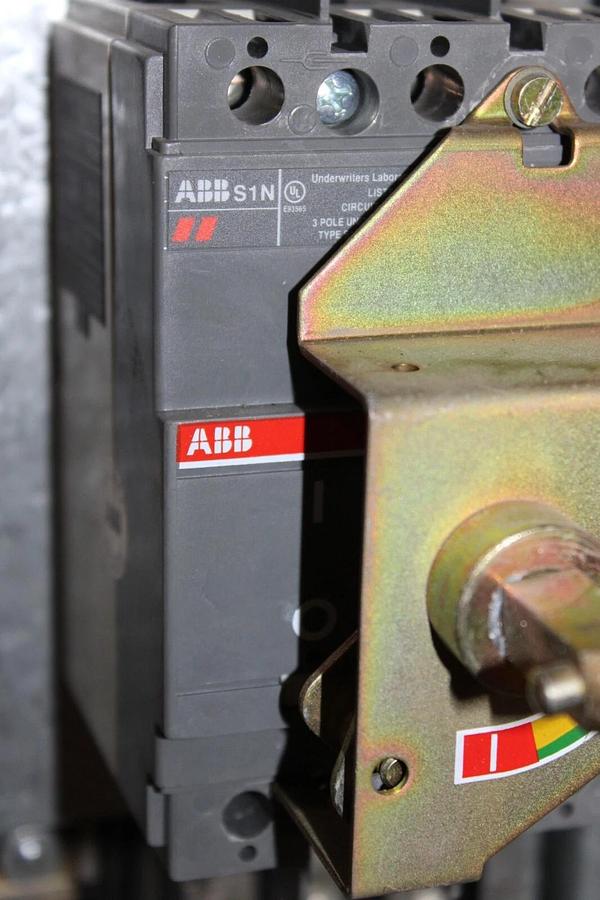 Used ABB VARIABLE SPEED DRIVE ACH401602532 480 VAC 3-PHASE *W/ BYPASS* *NO KEYPAD*