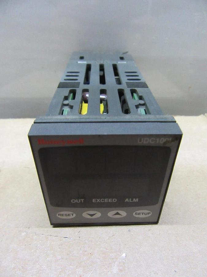 Used HONEYWELL UDC1000 MICRO-PRO TEMPERATURE CONTROLLER DC100L-1000100N 240 VAC